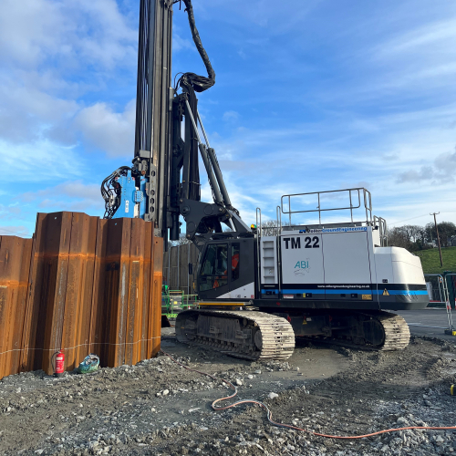 Tm 22 rig installing sheet piles