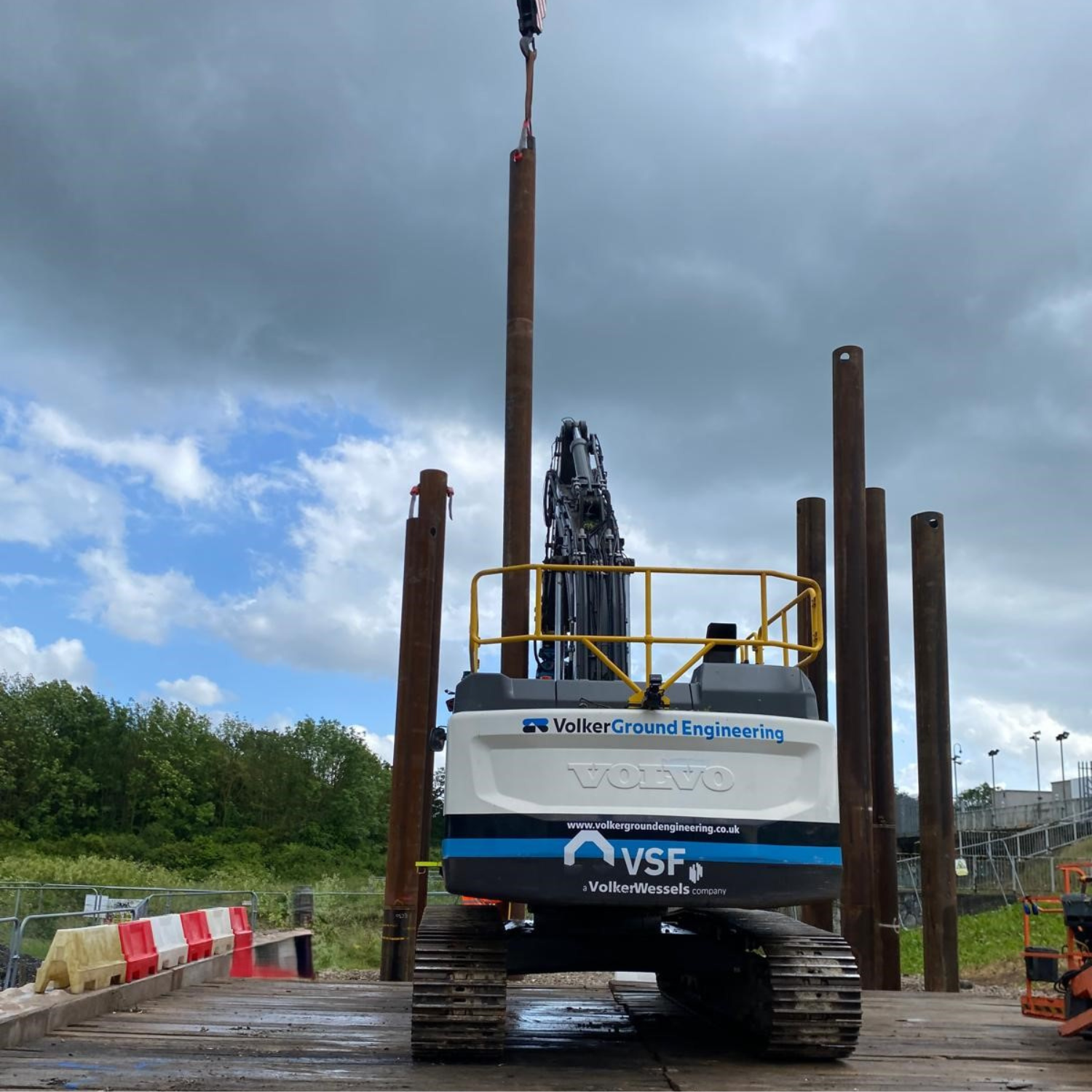 Picture of a piling rig on site.