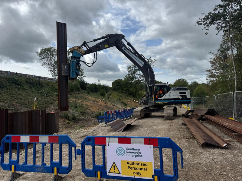 Movax installing sheet piles